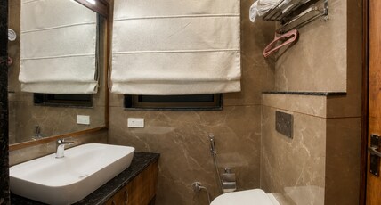 Hotel Panktipawan Room Type - Deluxe Room with Air Conditioning