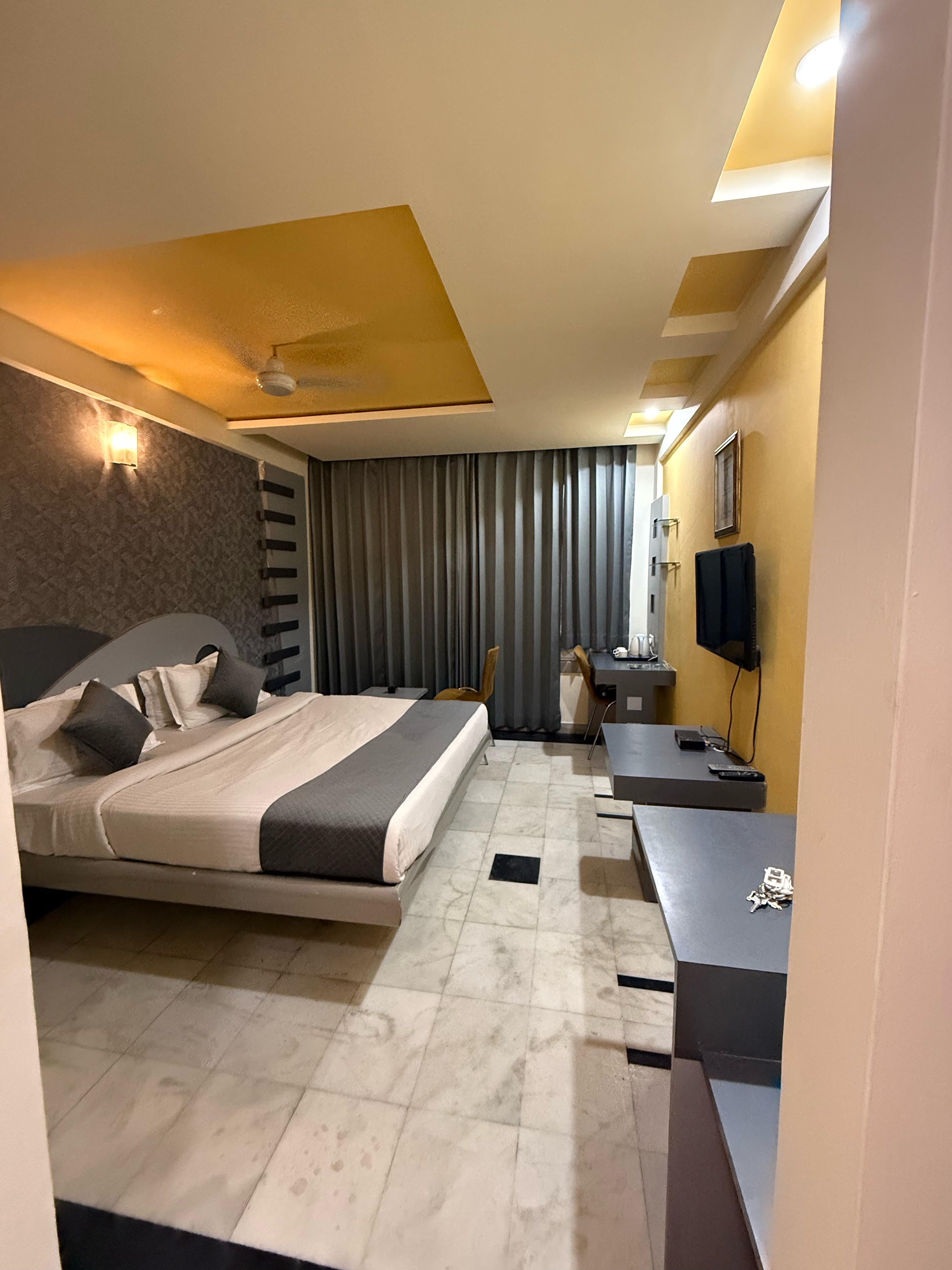 HOTEL GRANDE SITA - 900 Mtr. away from Railway Station & Bus Stand - Tap to explore photos