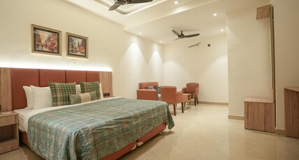 Kaashvi Residency - Managed by Atithi House Room Type - Superior Room with Balcony Kaashvi Residency - Managed by Atithi House Room Type - Superior Room with Balcony
