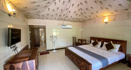 Bharat Lake View Resort Room Type - Luxury Tent Garden View