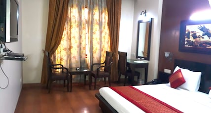 Hotel Midtown near Sir Ganga Ram Hospital Room Type - Deluxe Room Hotel Midtown near Sir Ganga Ram Hospital Room Type - Deluxe Room