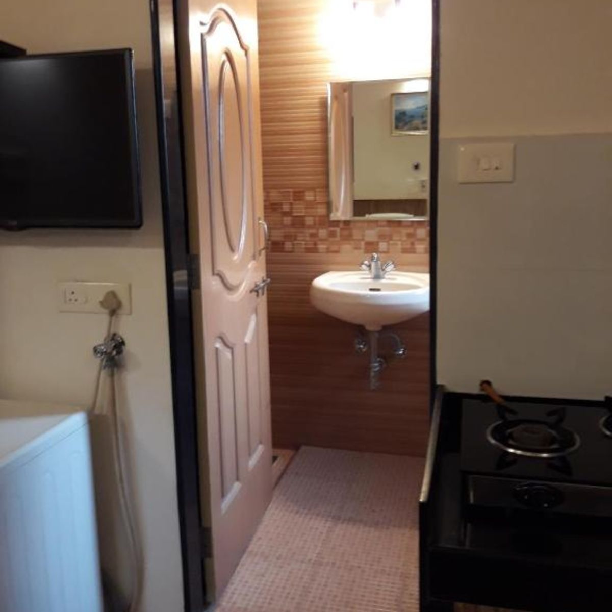 Bis-LIN Homestay | Rooms & Caretaker - Tap to explore photos