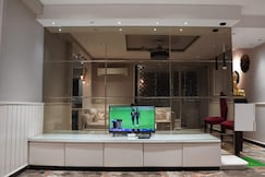 luxury and comfortable stayin the heart of city