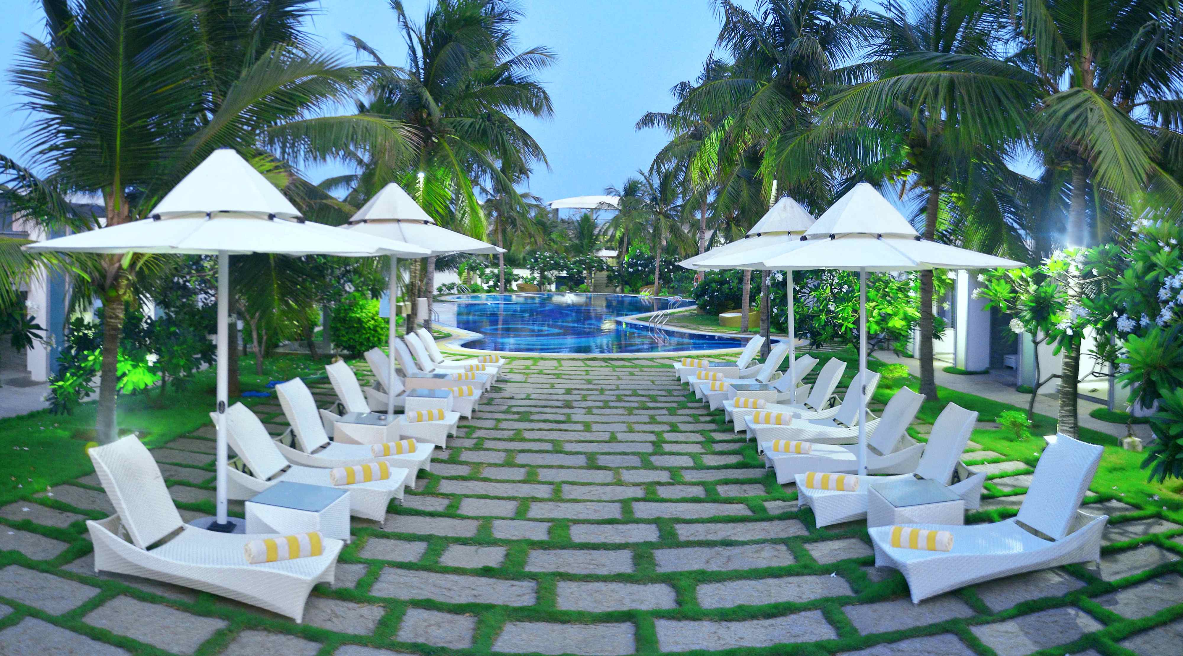 Grande Bay Resort and Spa - Tap to explore photos