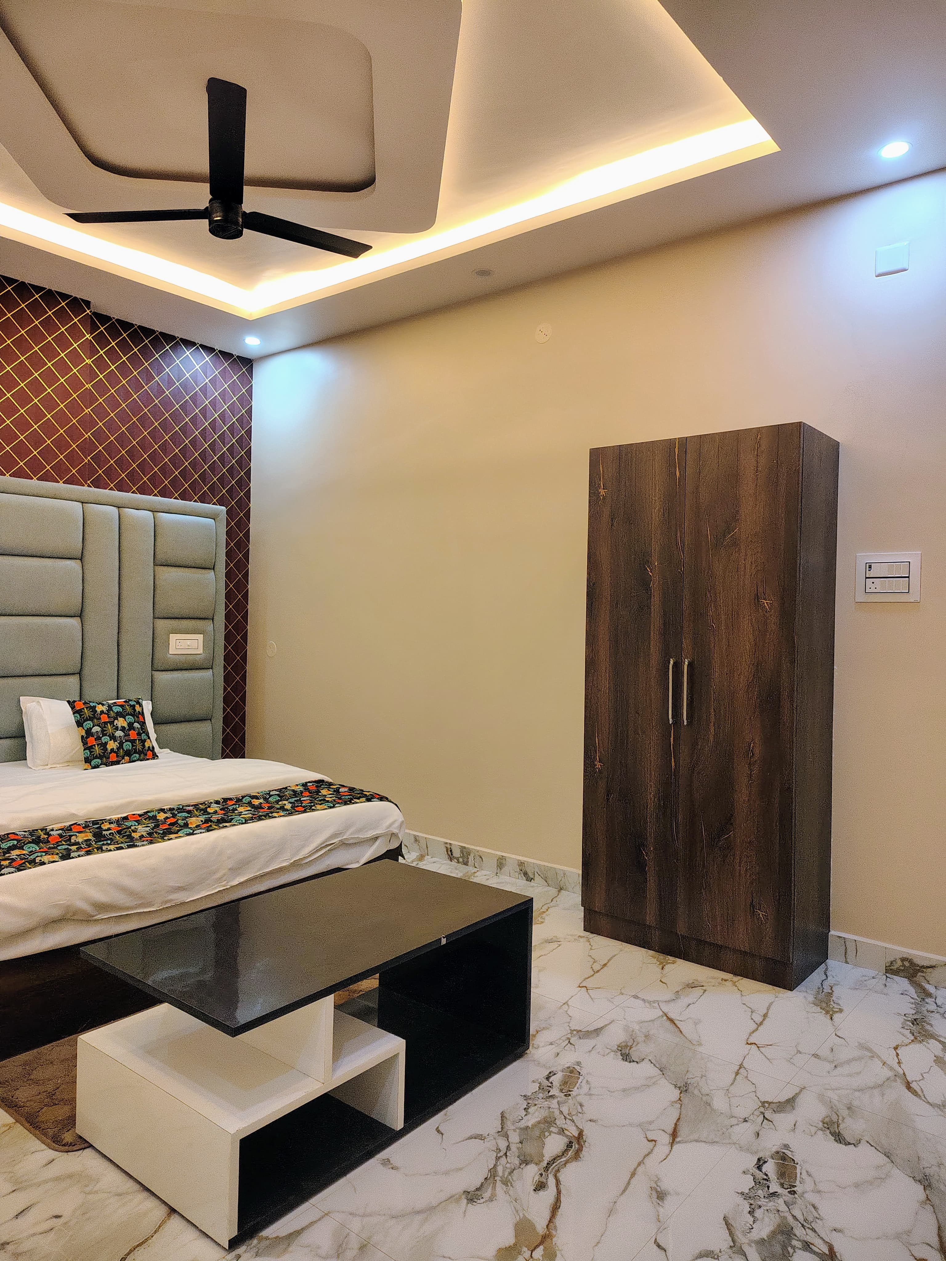 HOTEL TARACHAND & BANQUET HALL - Tap to explore photos