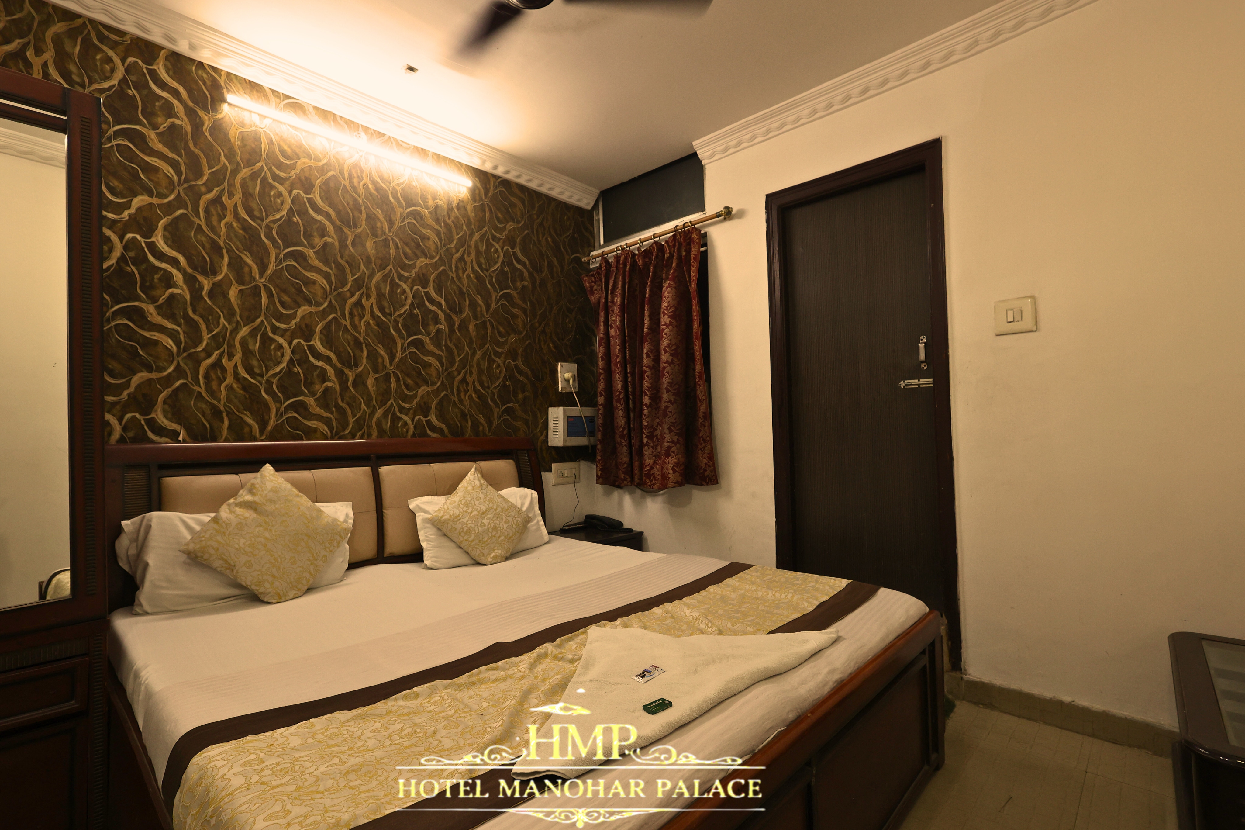 Hotel Manohar Palace - Tap to explore photos
