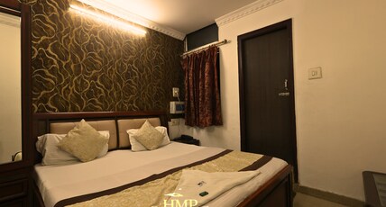 Hotel Manohar Palace Room Type - Deluxe AC Room with wifi