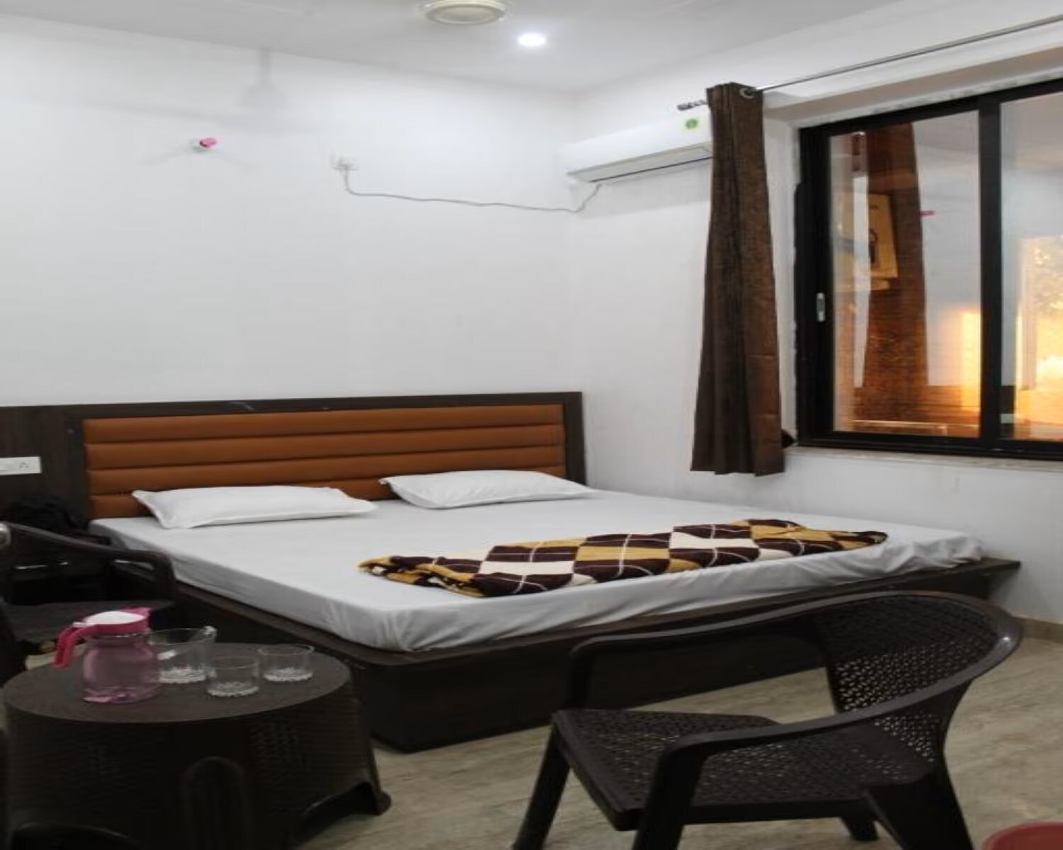 Hotel Vaishali - Tap to explore photos