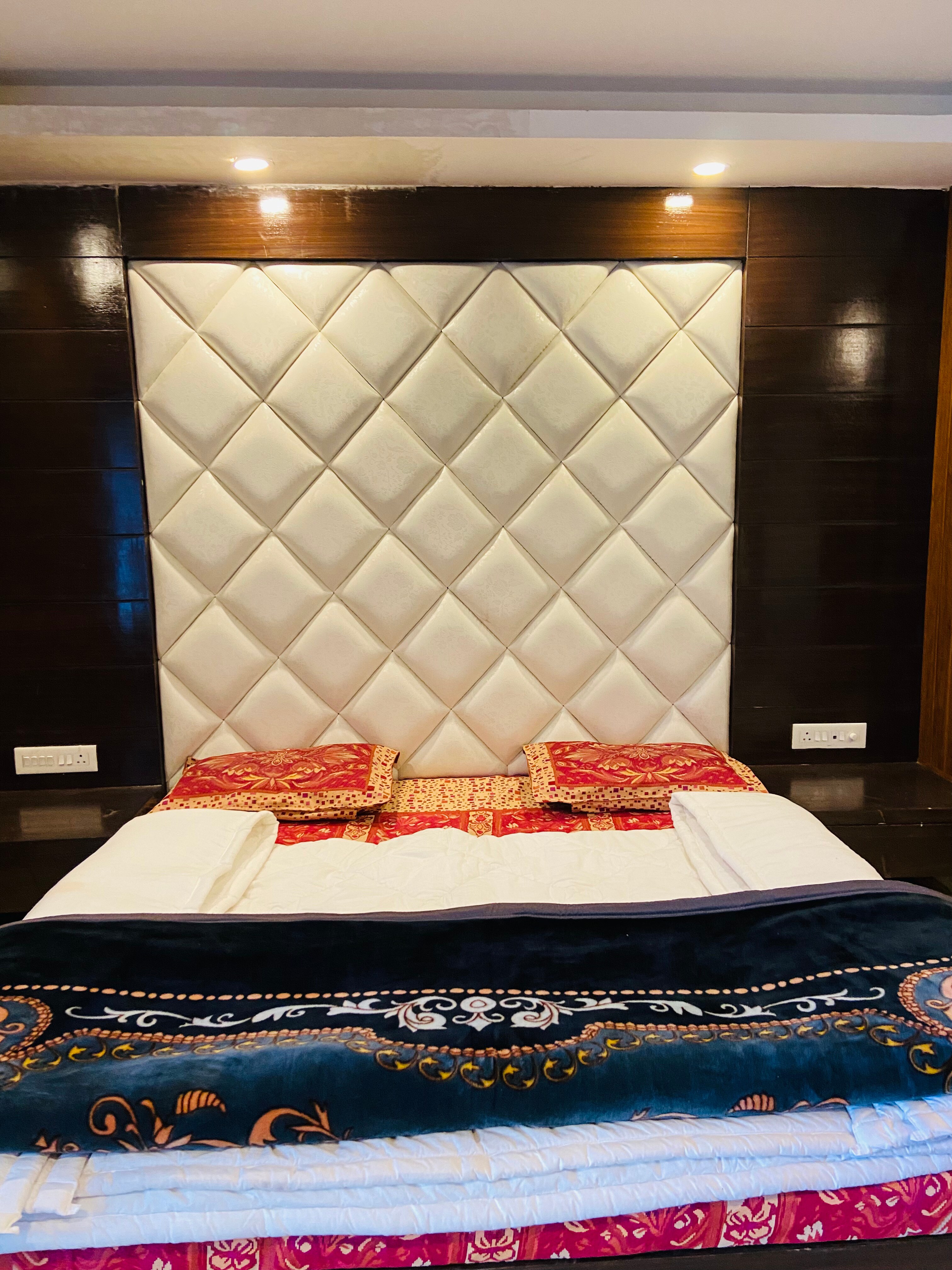 Mussoorie Magic - 2BR suite with kitchen - Tap to explore photos