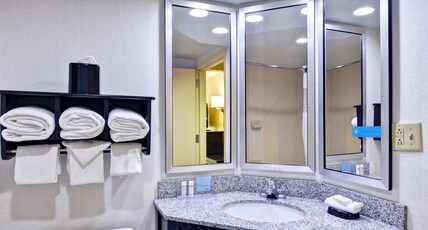 Hampton Inn Mobile-East Bay/Daphne, AL Room Type - 1 KNG BAYVW BALCONY NS