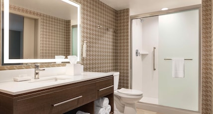 Home2 Suites by Hilton Milwaukee West Room Type - 1 KING 1BEDROOM SUITE