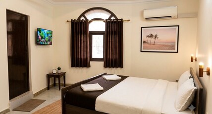 Pink Palace Triplicane Room Type - Standard Room