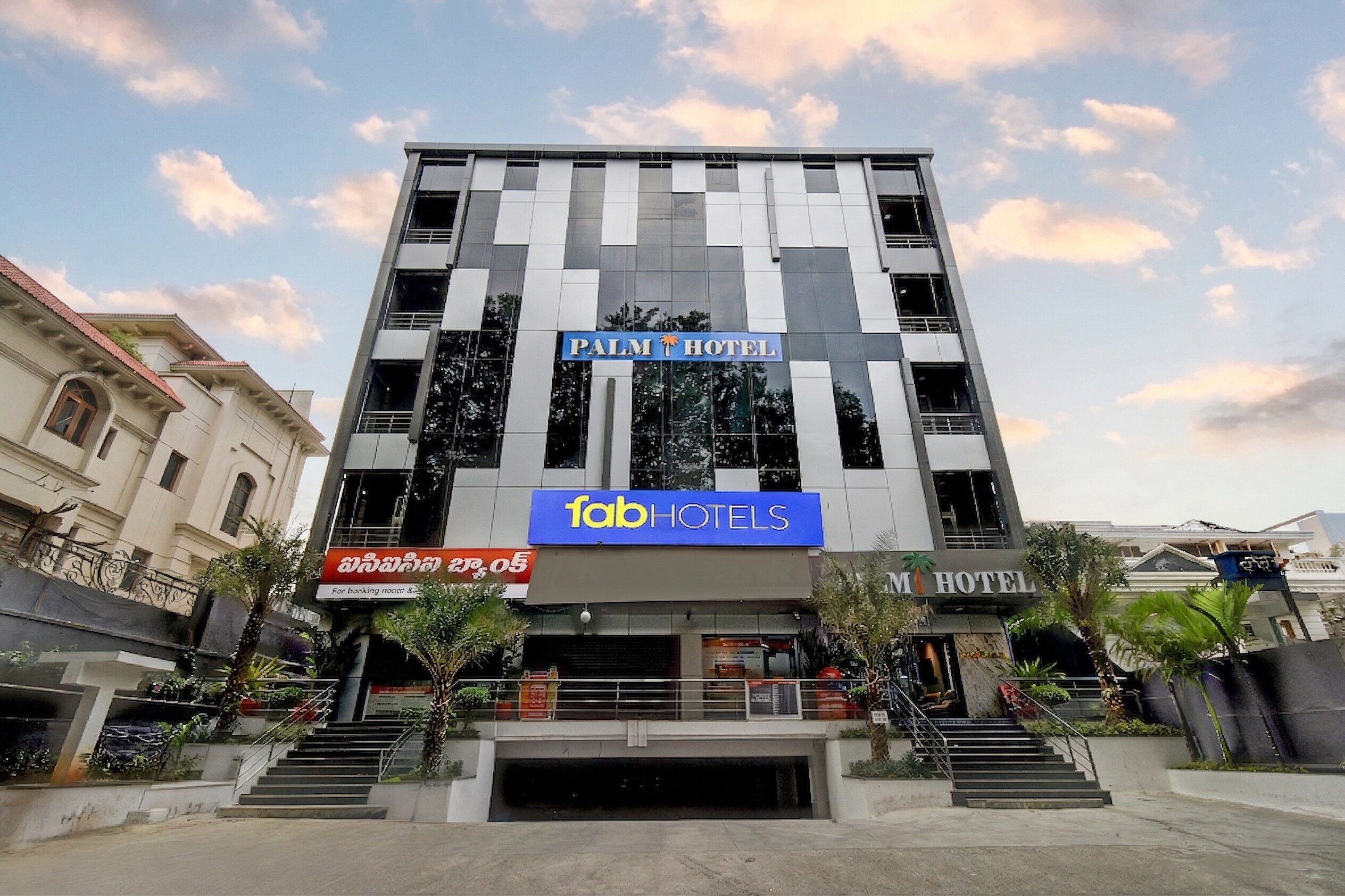FabHotel Palm Tree - Apollo Hospital & Road No 92, Jubilee Hills - Tap to explore photos