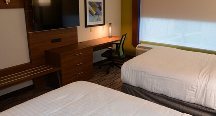 Holiday Inn Express & Suites PITTSBURGH - MONROEVILLE Room Type - 2 Queen Standard Communications Accessible