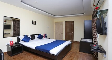 Hotel Blue Wheel Room Type - Deluxe AC