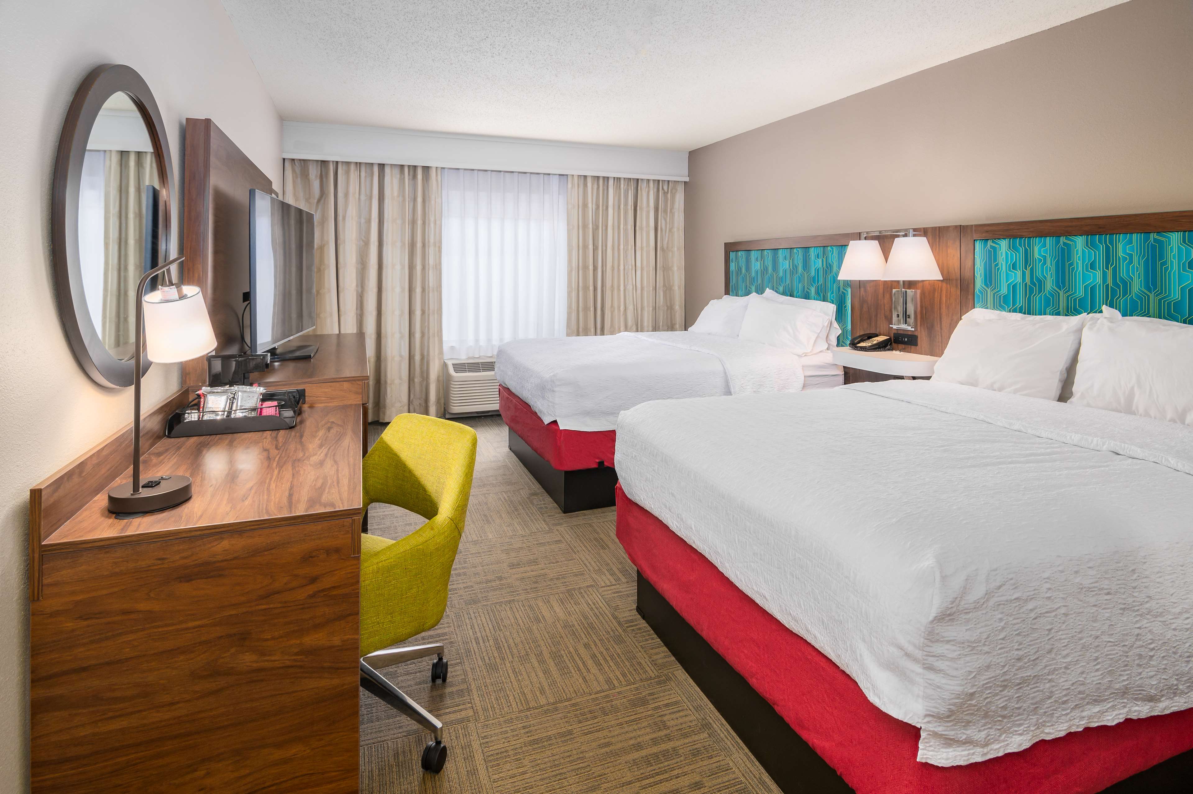 Hampton Inn & Suites Hartford-Manchester, CT - Tap to explore photos