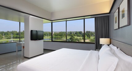 Tinidee Hotel Bangkok Golf Club Room Type - Junior Suite