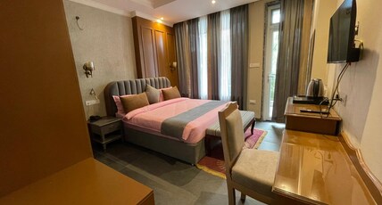 Hotel Oocara Room Type - Green Black Oak Classic