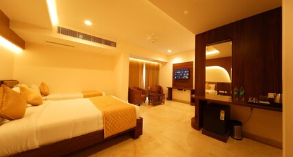 TSR Vivitha Grand Room Type - Deluxe Triple with Bathtub