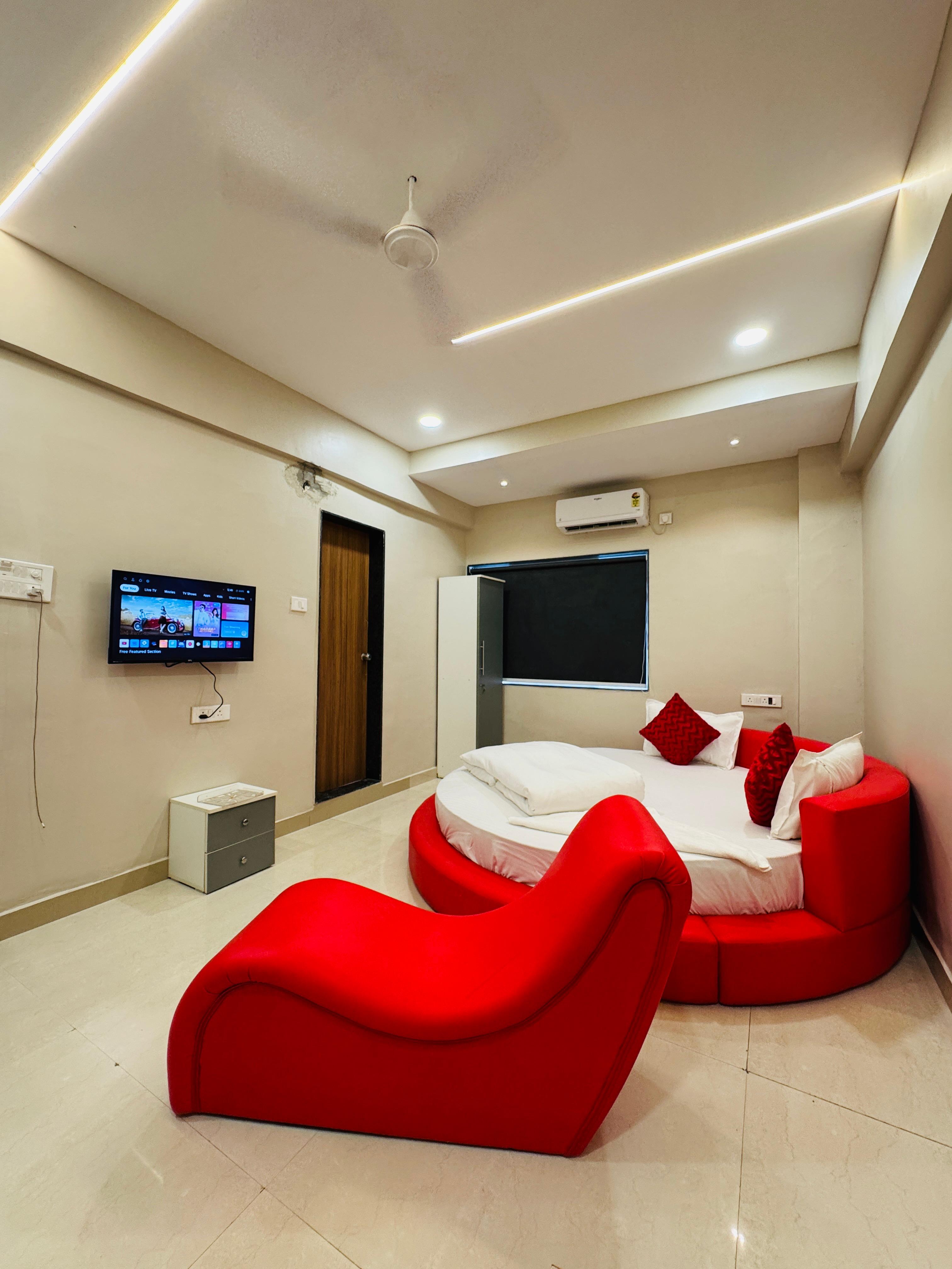 Hotel Elite Stay - Mahalunge Pune - Tap to explore photos