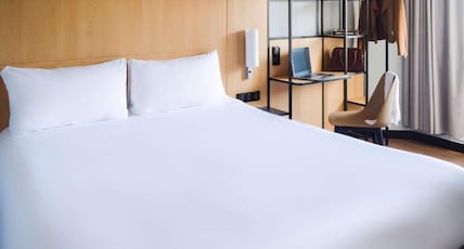 ibis Paris Tour Eiffel Cambronne 15eme Room Type - Standard Room with 1 double bed ibis Paris Tour Eiffel Cambronne 15eme Room Type - Standard Room with 1 double bed