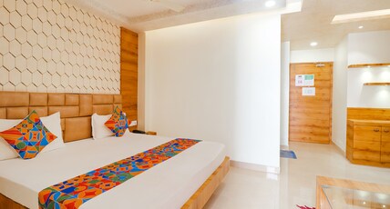 FabHotel Holiday Grand Room Type - Premium Room