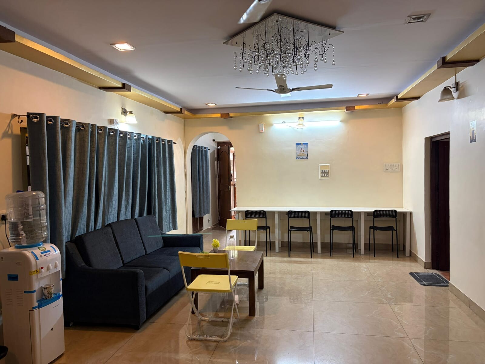 Zingy Stays Hostel - Tap to explore photos