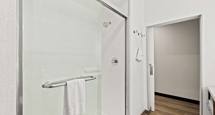 Hampton Inn Longview Room Type - KING W  FRIDGE MICROWAVE