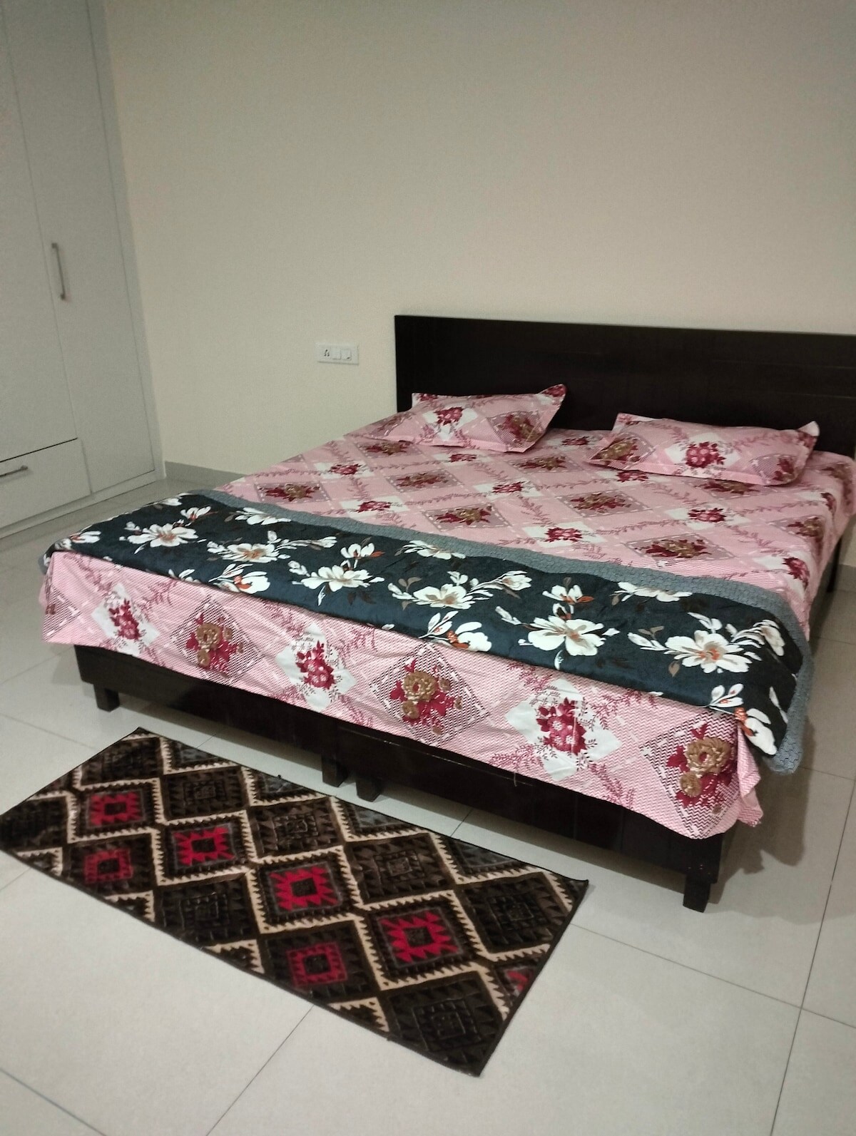fully furnished 3bhk flat - Tap to explore photos