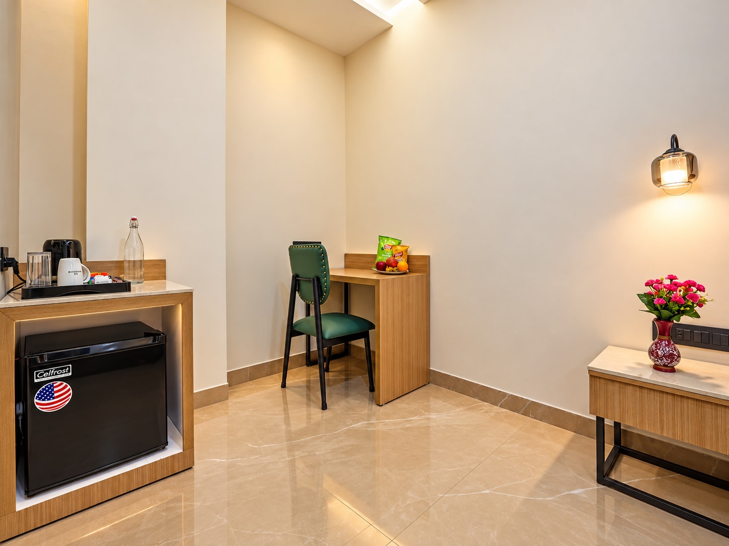 Saltstayz Premier Noida Sector 135 Expressway - Tap to explore photos