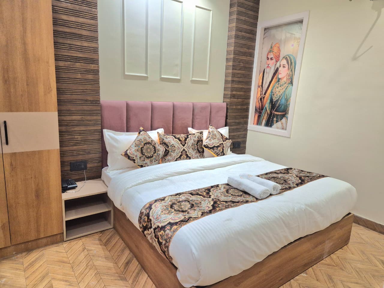 Hotel Golden Suites, Amritsar - Tap to explore photos
