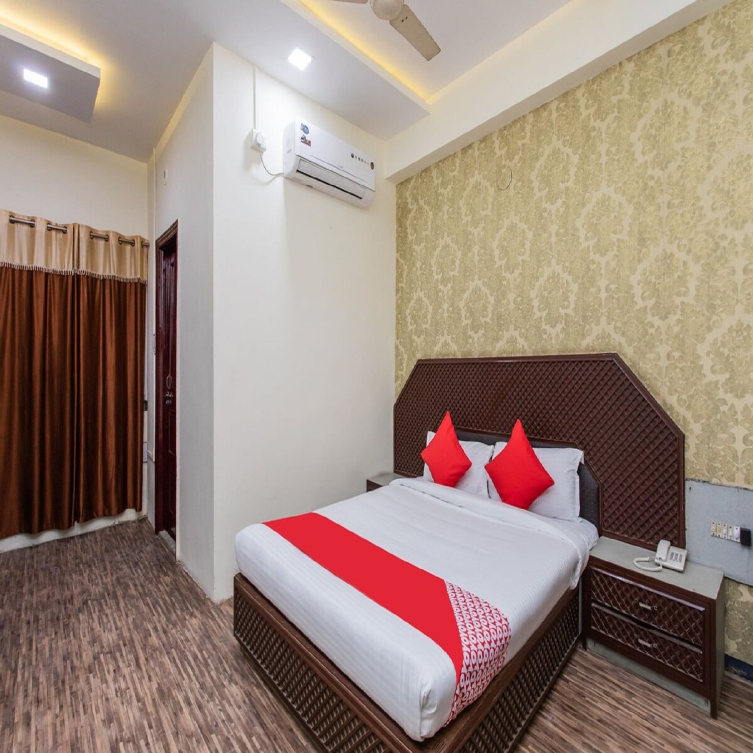 Hotel Vishwas - Tap to explore photos