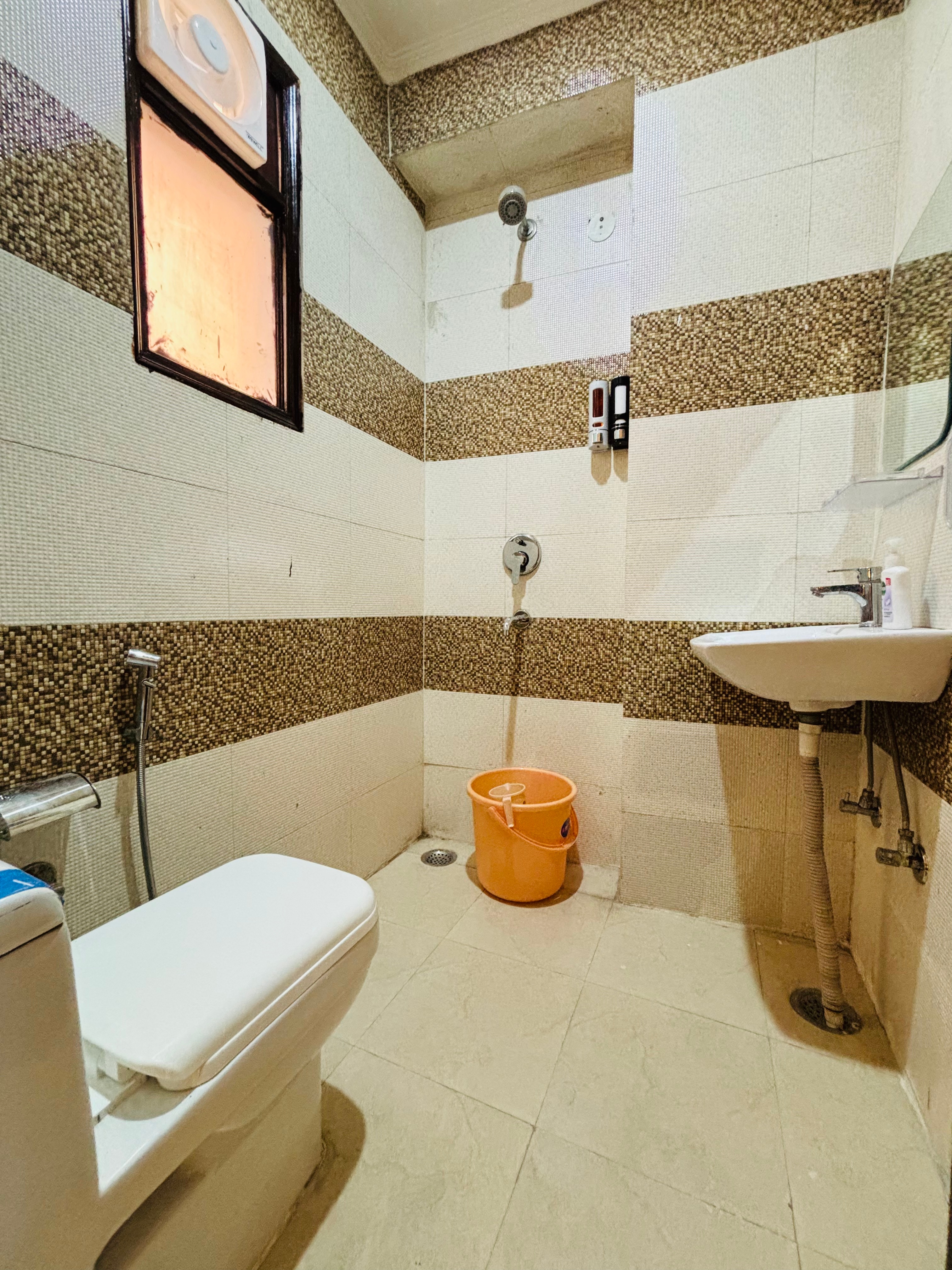 Thehrav Apartments at Mahavir Enclave - Tap to explore photos