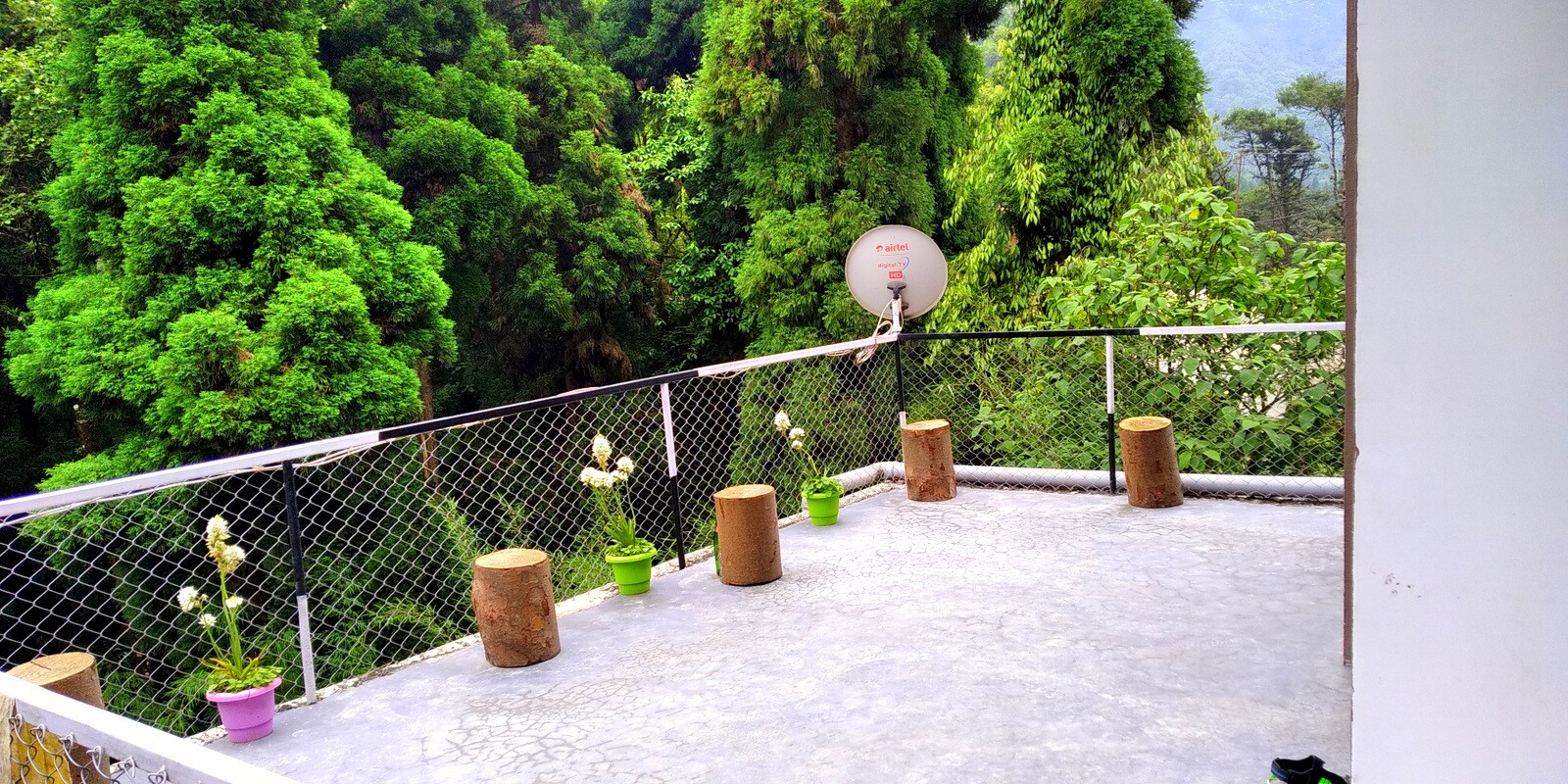 Feathers India Home Stay - Tap to explore photos