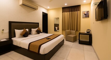 Hotel Kingston Park - Karol Bagh Room Type - Deluxe Room