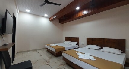 HOTEL ANNAPURNA LODGING AND BOARDING Room Type - Standard Four Beded Room AC