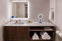 DoubleTree by Hilton Madison East