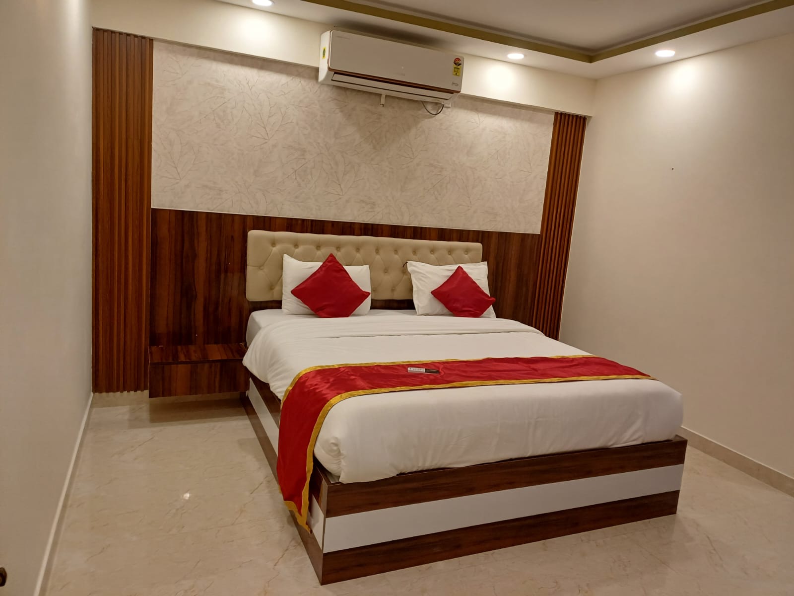 Elegant Room And Suites - Tap to explore photos