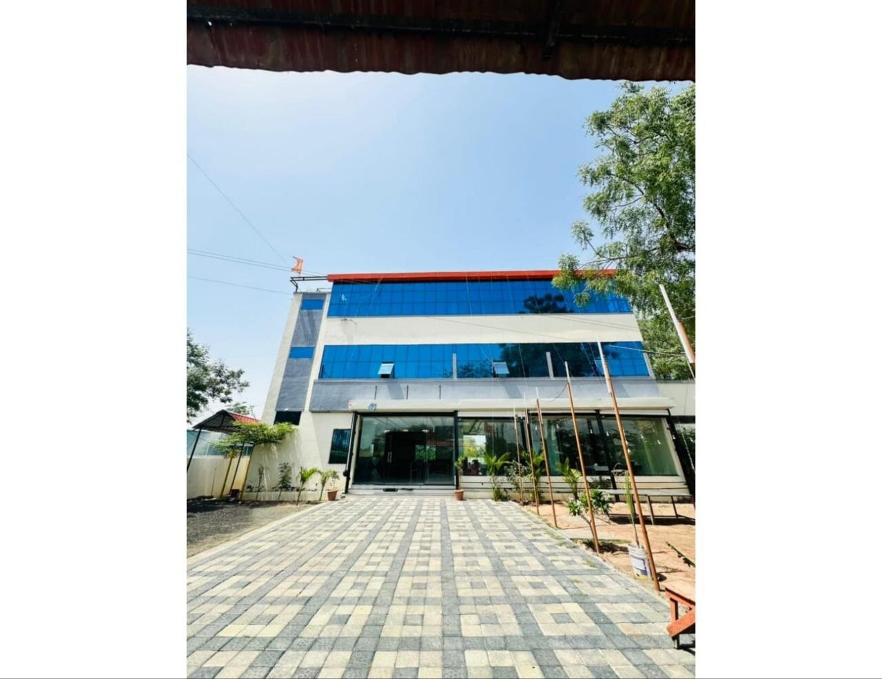 Swami palaces - Tap to explore photos