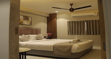 Hotel Hari Om Room Type - Deluxe Room