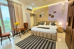 Moksh Hotel