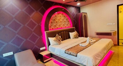Vibes Inn Room Type - LUXURY ROOM WITH JACUZZI