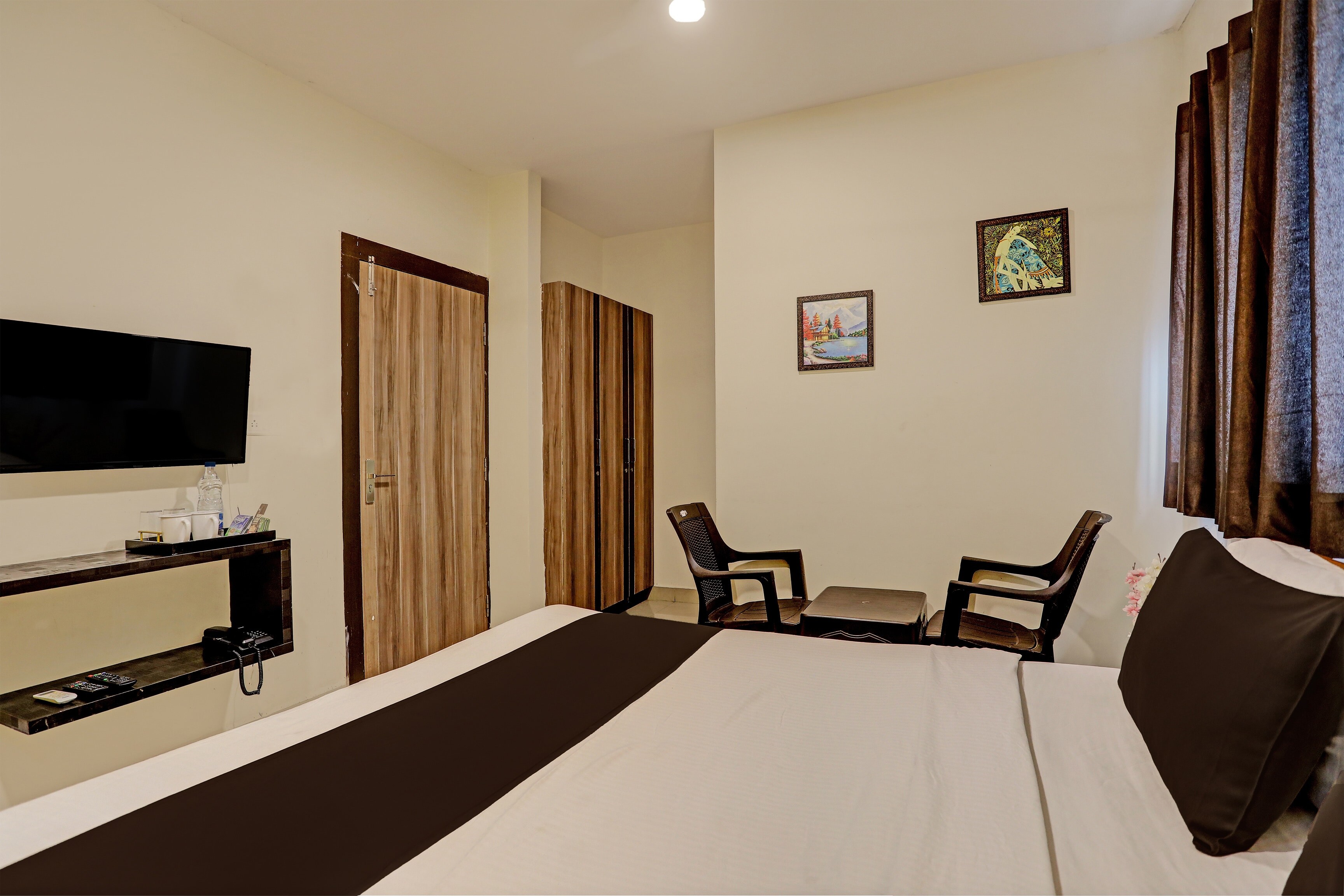 Super Hotel O Saharsh Grand - Tap to explore photos