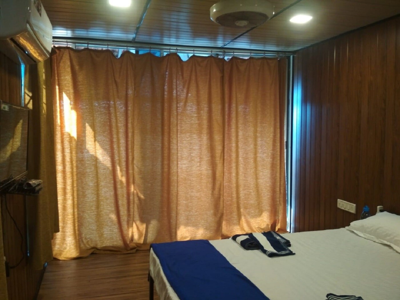 Neelkranti Backwater Guest House - Tap to explore photos