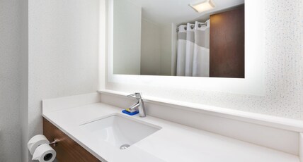 Holiday Inn Express WALDORF Room Type - Standard Room, 2 Queen Beds