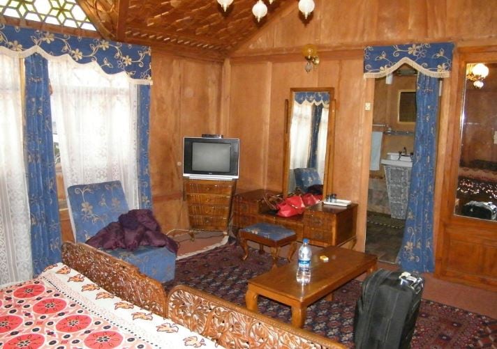 DAWN - Tap to explore photos