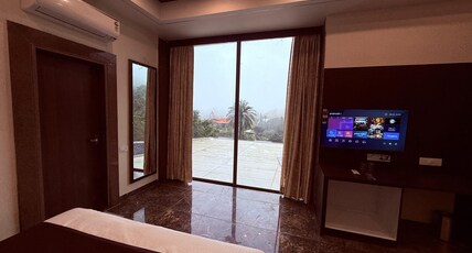 Royal park Hotel and Swimming Pool Room Type - Luxury Room