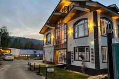 The Gulmarg Gateway Resort | Centrally Heated Rooms