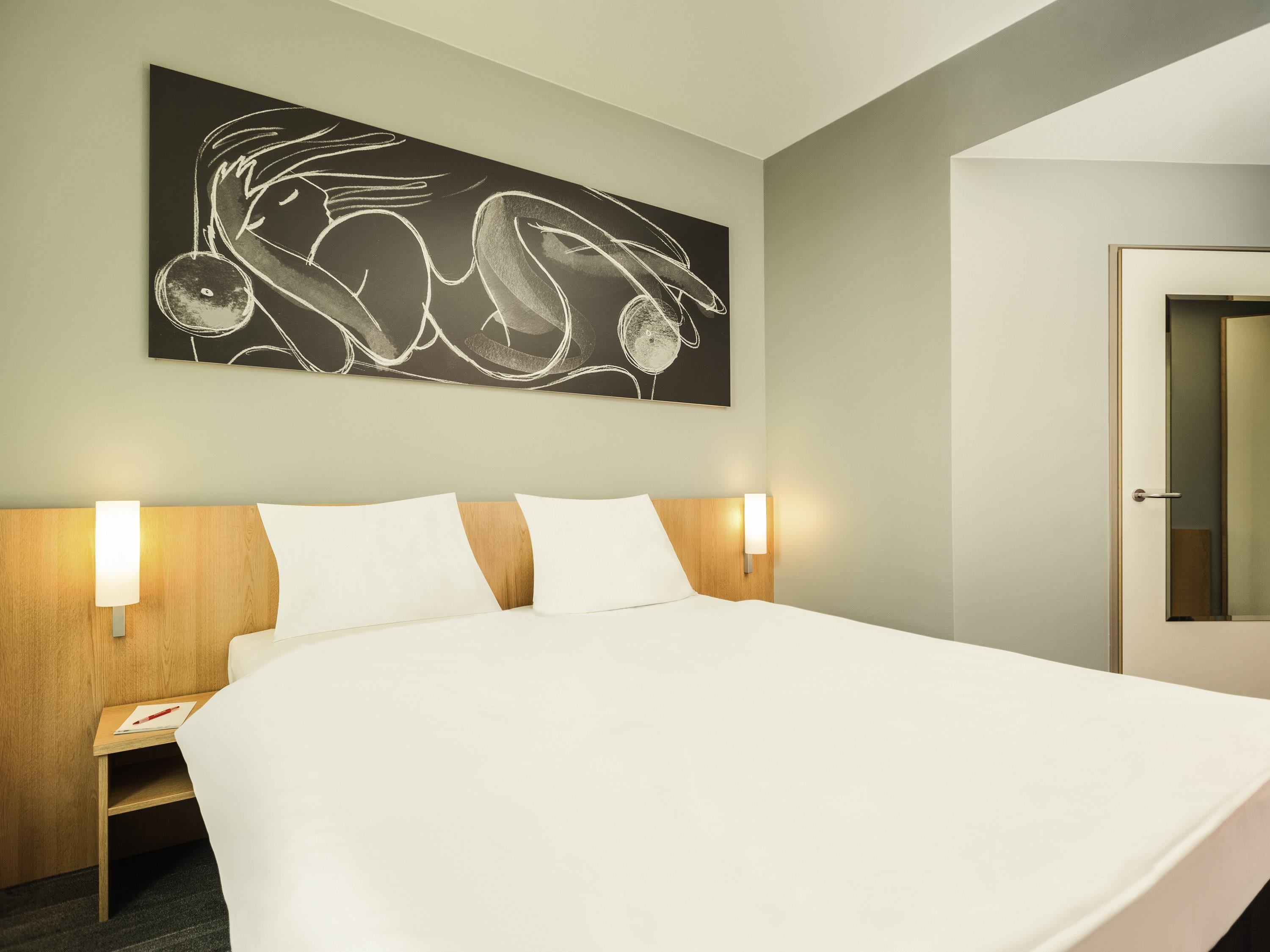Hotel ibis Vienna Airport - Tap to explore photos