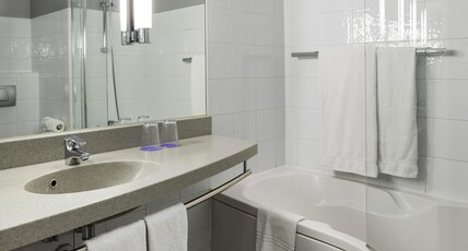 NOVOTEL SEVILLA Room Type - Superior room with double bed and sofa bed